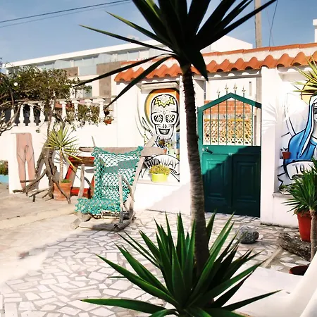 Albergue Portuguese Loveboat Baleal