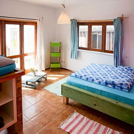 Albergue Portuguese Loveboat *