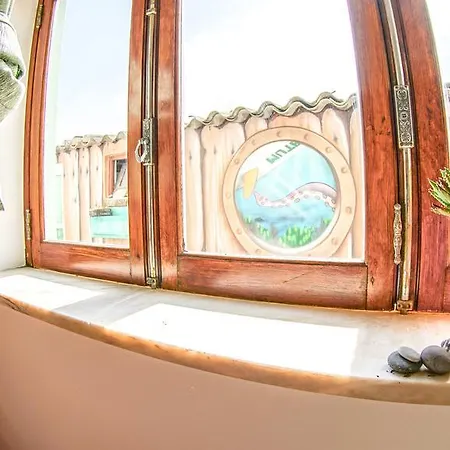 Portuguese Loveboat Albergue Baleal
