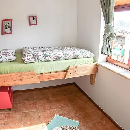 Portuguese Loveboat Albergue